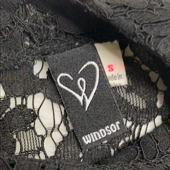 Mock Turtle Neck Long Sleeved Lace Crop Blouse - Picture 3 of 3